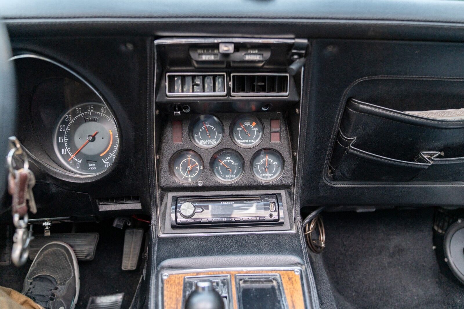 Chevrolet-Corvette-Coupe-1976-Blue-Black-107118-25