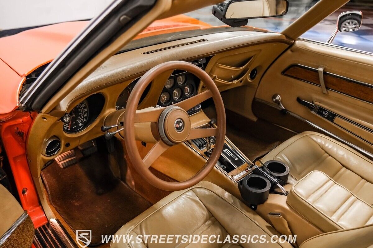 Chevrolet-Corvette-Coupe-1976-Orange-Tan-89343-4