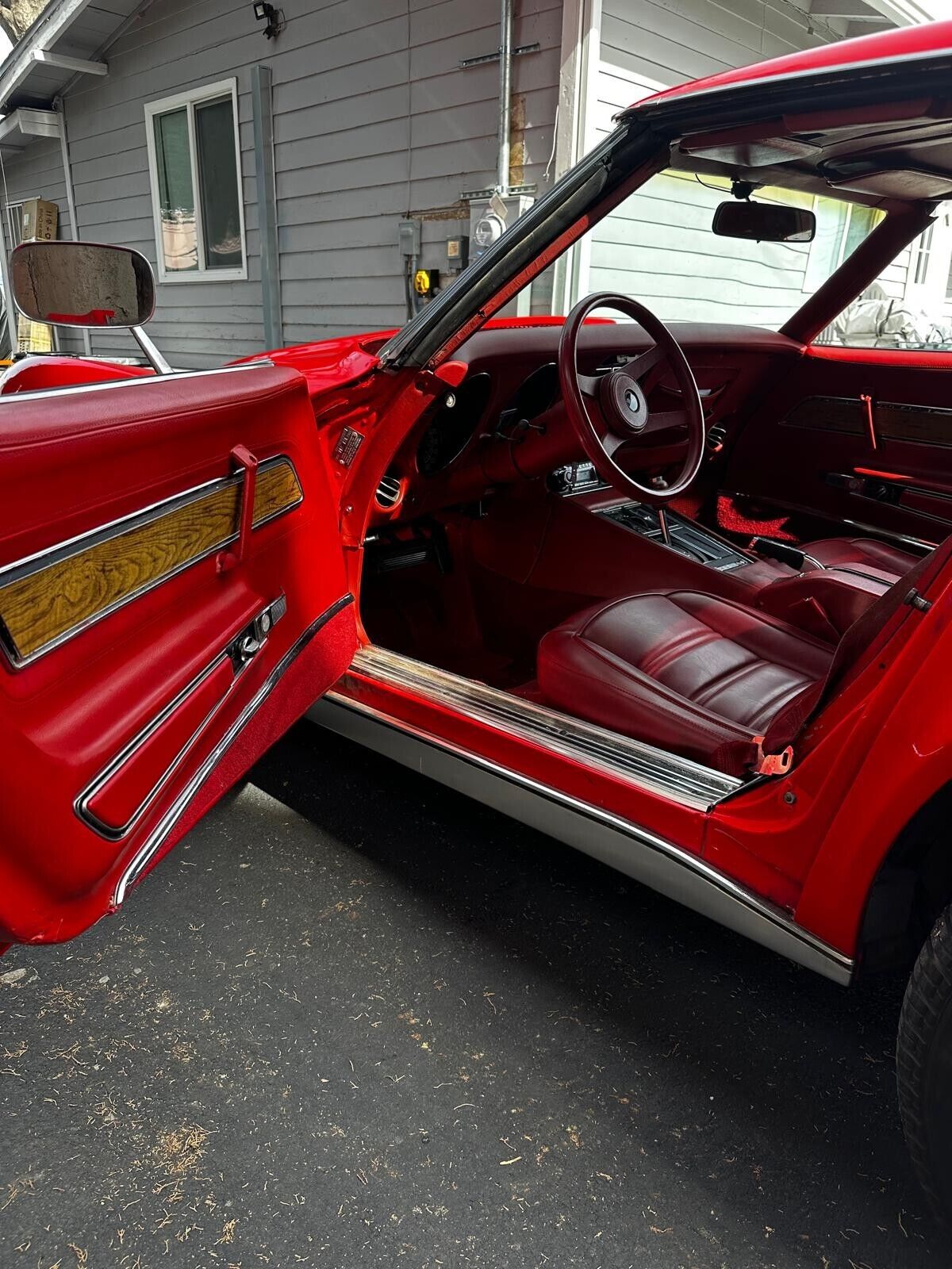 Chevrolet-Corvette-Coupe-1976-Red-Red-65983-5