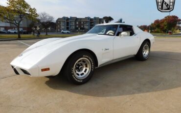 Chevrolet-Corvette-Coupe-1976-White-Red-149241-2