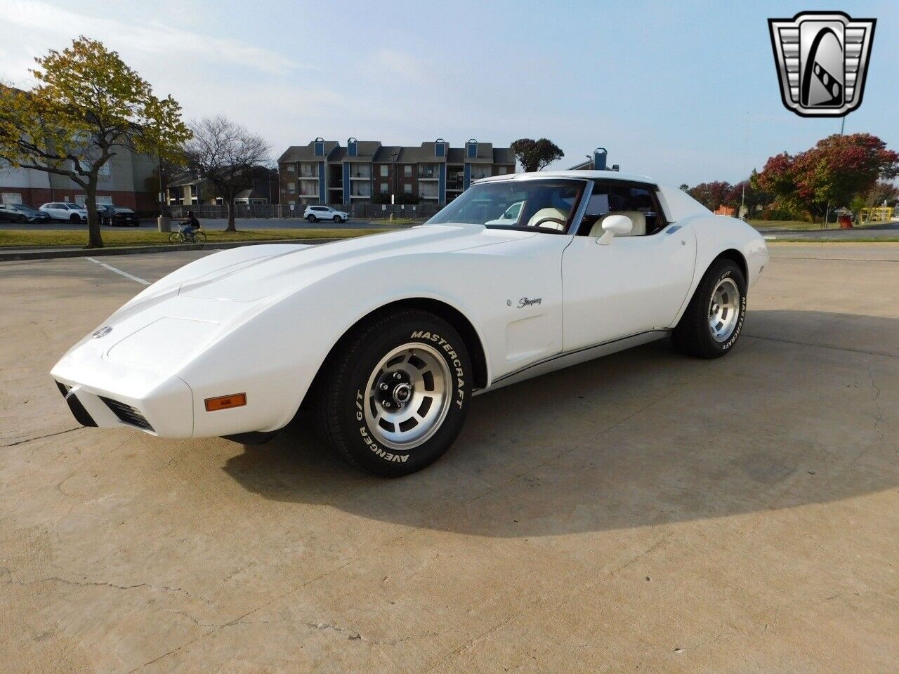 Chevrolet-Corvette-Coupe-1976-White-Red-149241-2