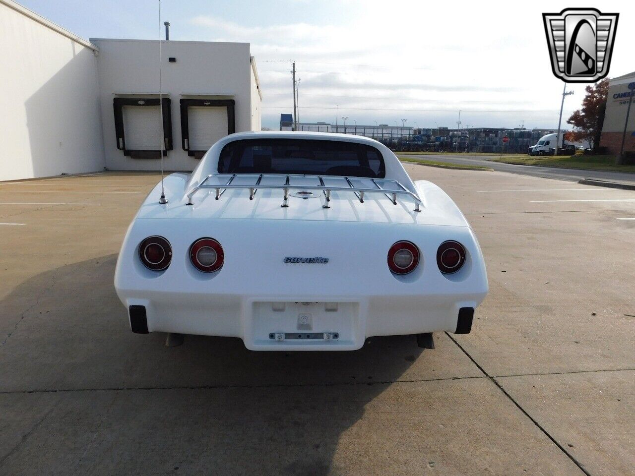 Chevrolet-Corvette-Coupe-1976-White-Red-149241-3