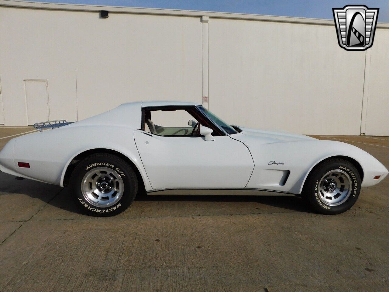 Chevrolet-Corvette-Coupe-1976-White-Red-149241-4