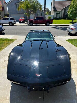 Chevrolet-Corvette-Coupe-1977-Black-White-43003-1