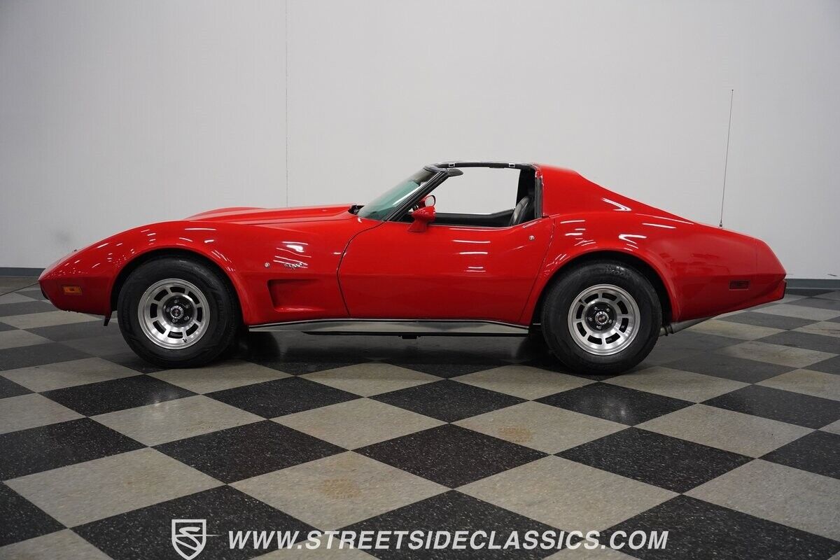 Chevrolet-Corvette-Coupe-1977-Red-Black-49460-2