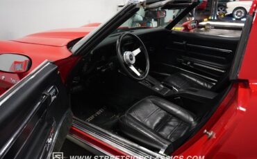 Chevrolet-Corvette-Coupe-1977-Red-Black-49460-4