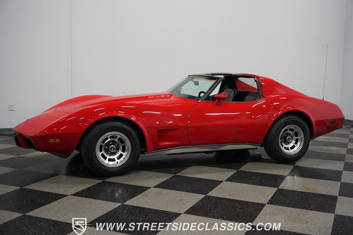 Chevrolet-Corvette-Coupe-1977-Red-Black-49460-8