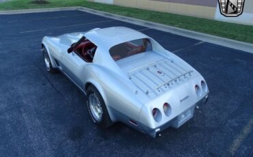 Chevrolet-Corvette-Coupe-1977-Silver-Red-120184-4