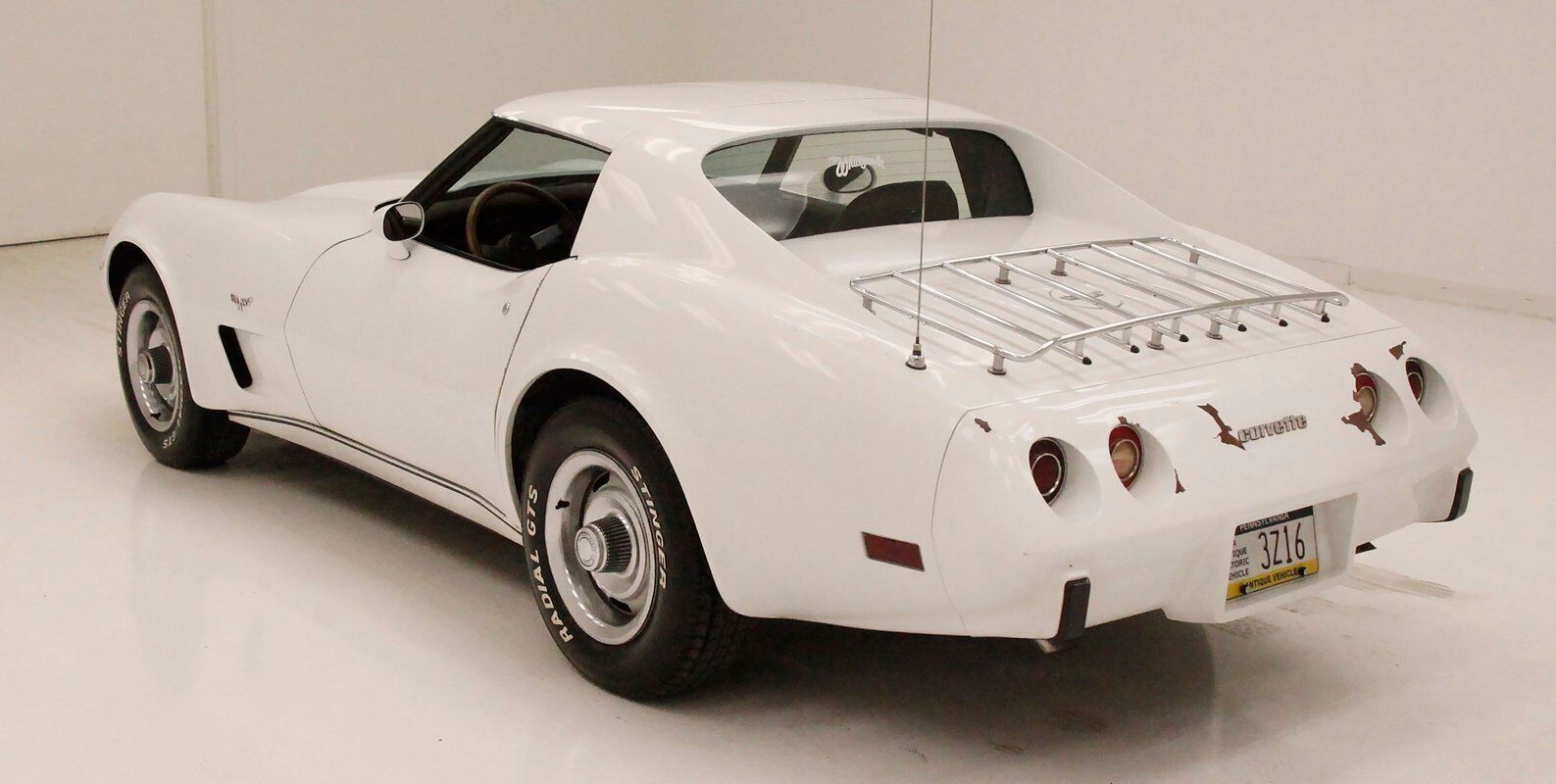 Chevrolet-Corvette-Coupe-1977-White-Brown-149025-2