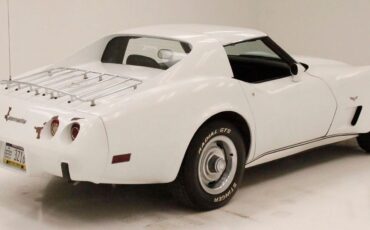 Chevrolet-Corvette-Coupe-1977-White-Brown-149025-3