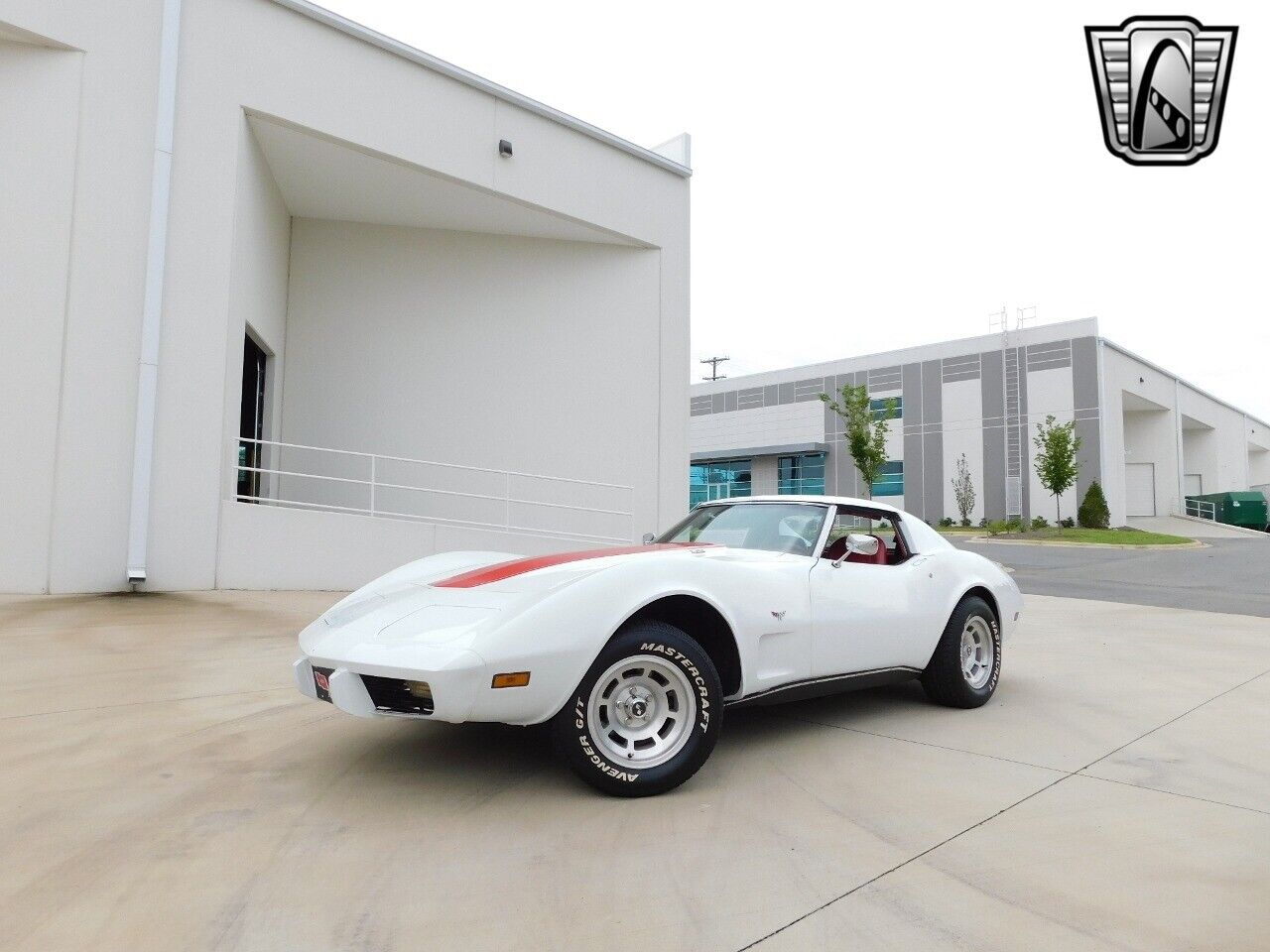 Chevrolet-Corvette-Coupe-1977-White-Red-130304-2