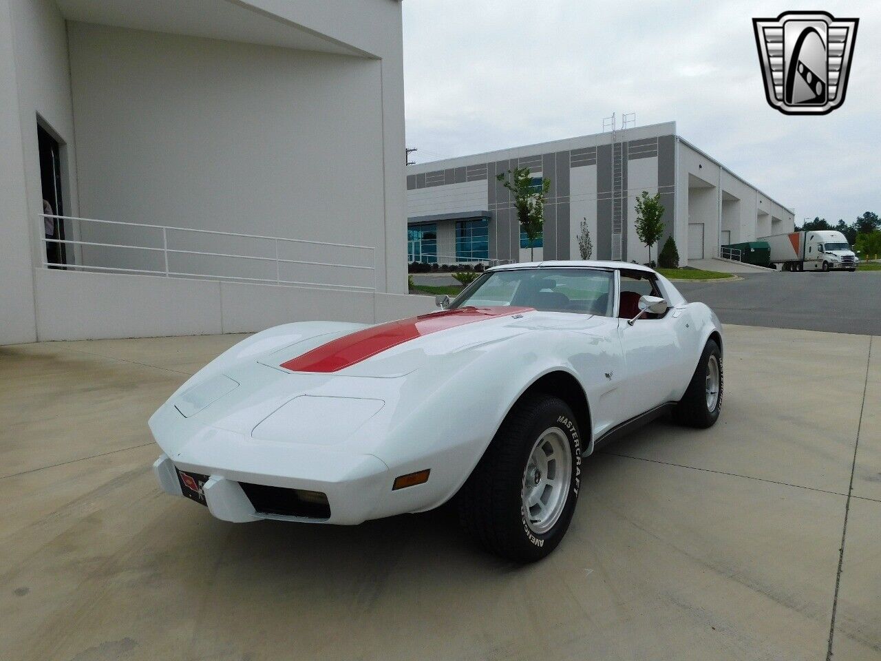 Chevrolet-Corvette-Coupe-1977-White-Red-130304-4