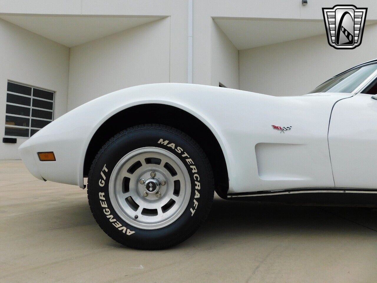 Chevrolet-Corvette-Coupe-1977-White-Red-130304-5