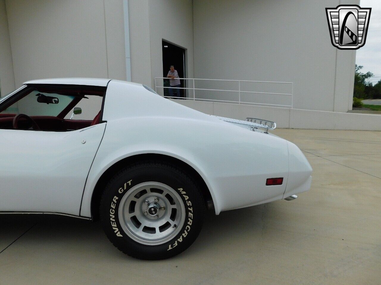 Chevrolet-Corvette-Coupe-1977-White-Red-130304-7