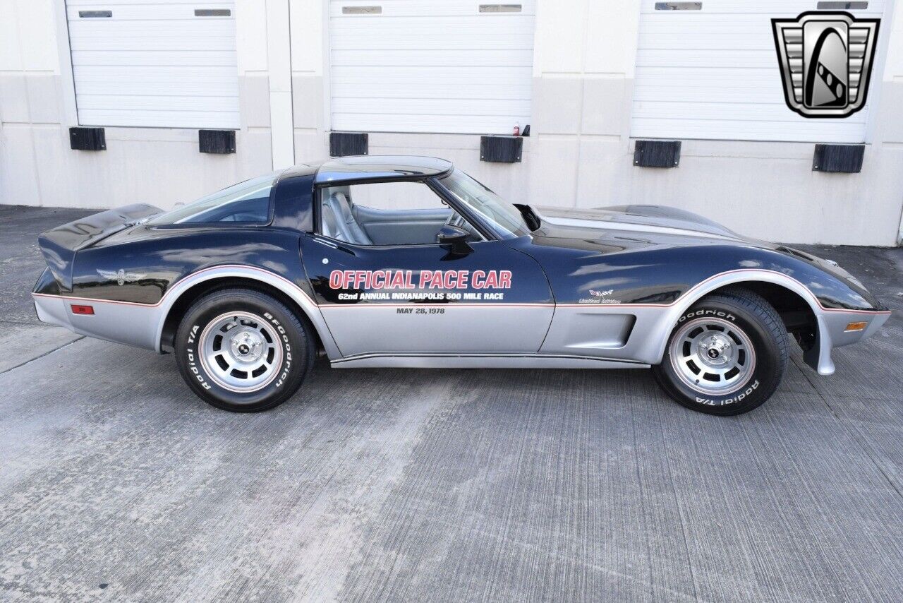 Chevrolet-Corvette-Coupe-1978-Black-Gray-14685-4