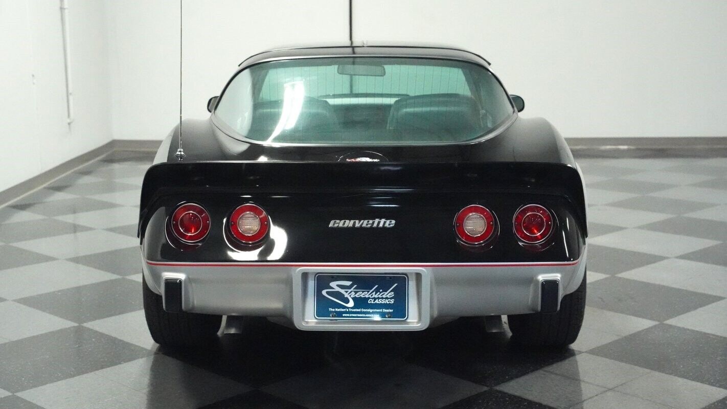 Chevrolet-Corvette-Coupe-1978-Black-Silver-11249-9