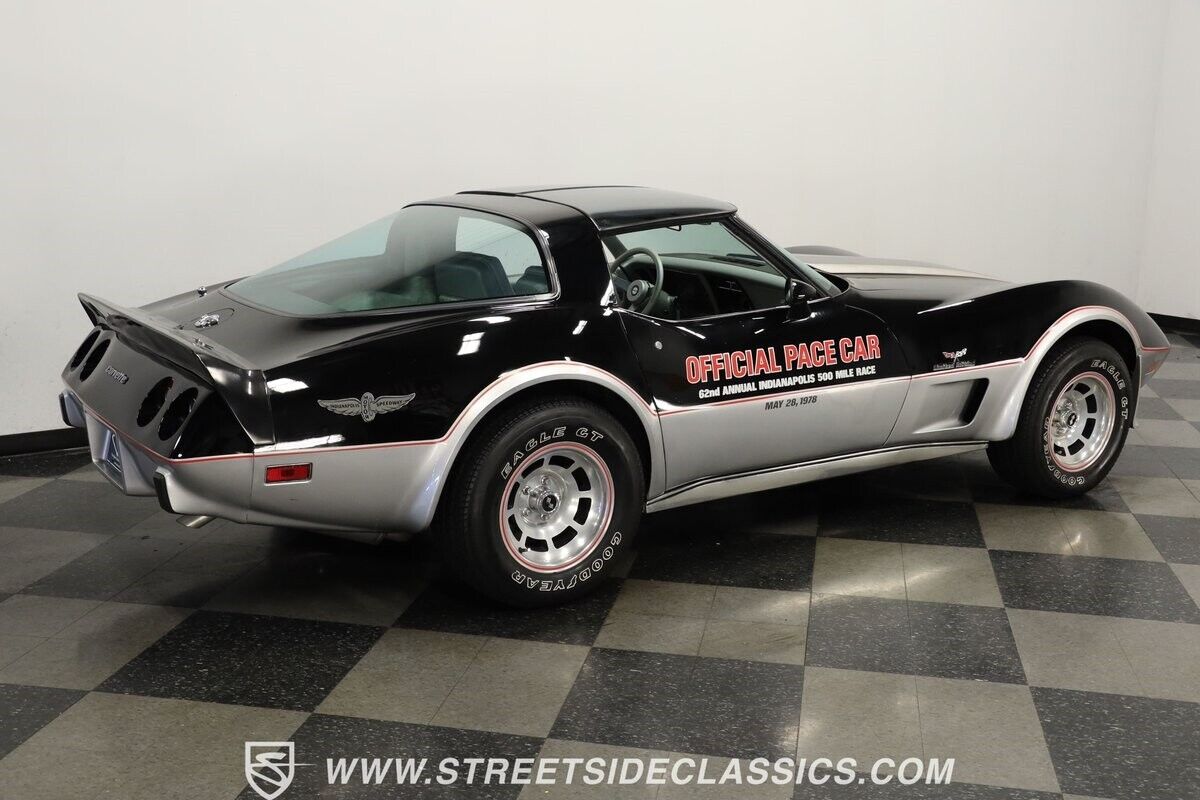 Chevrolet-Corvette-Coupe-1978-Black-Silver-37731-11