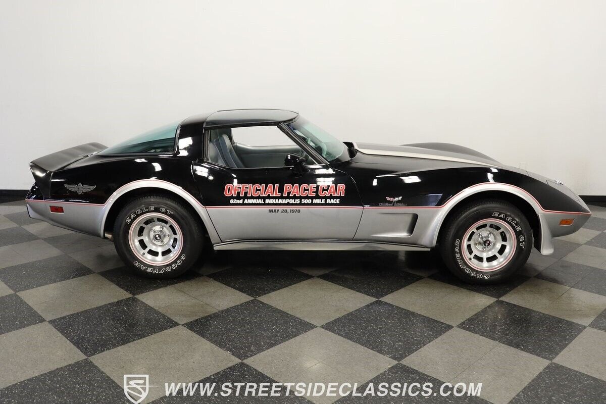 Chevrolet-Corvette-Coupe-1978-Black-Silver-37731-12