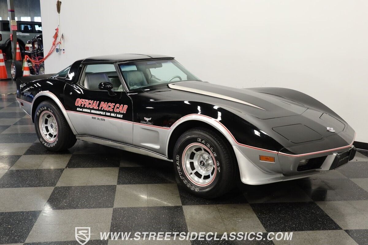 Chevrolet-Corvette-Coupe-1978-Black-Silver-37731-13