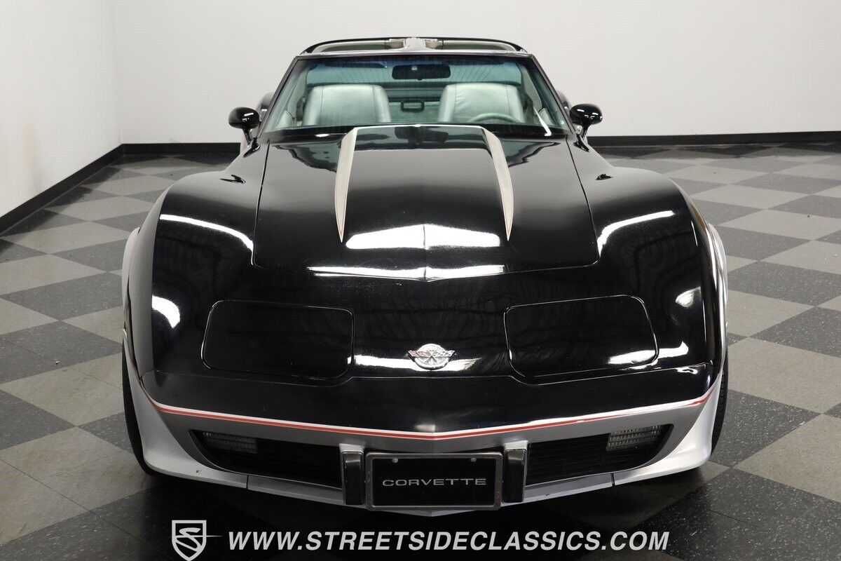 Chevrolet-Corvette-Coupe-1978-Black-Silver-37731-15