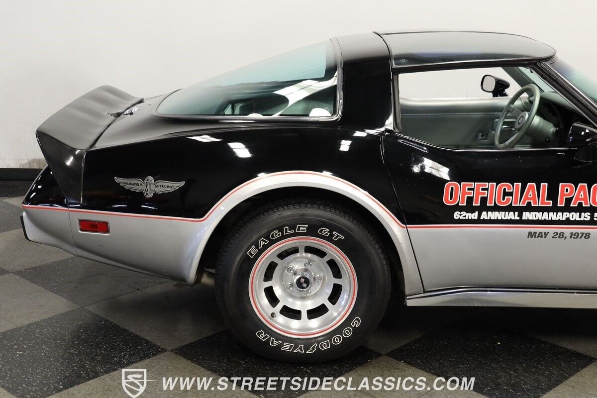 Chevrolet-Corvette-Coupe-1978-Black-Silver-37731-27