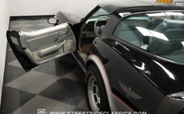 Chevrolet-Corvette-Coupe-1978-Black-Silver-37731-33