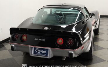 Chevrolet-Corvette-Coupe-1978-Black-Silver-37731-9