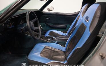 Chevrolet-Corvette-Coupe-1978-Silver-Blue-110507-4