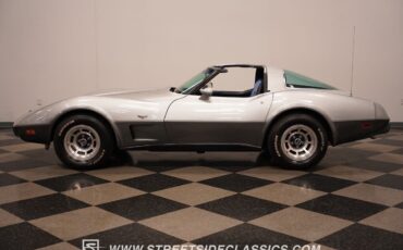 Chevrolet-Corvette-Coupe-1978-Silver-Blue-110507-9