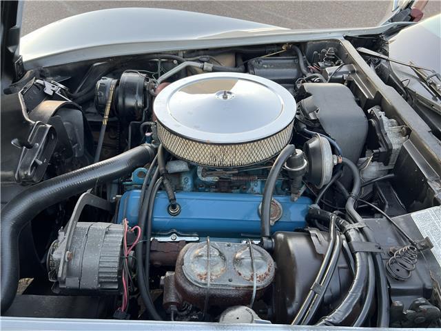 Chevrolet-Corvette-Coupe-1978-Silver-Red-131966-10