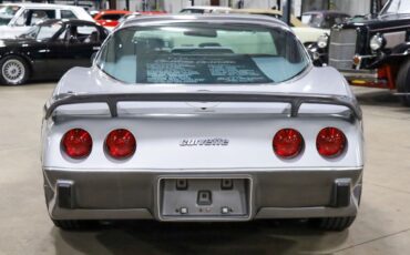 Chevrolet-Corvette-Coupe-1978-Silver-Red-29556-6