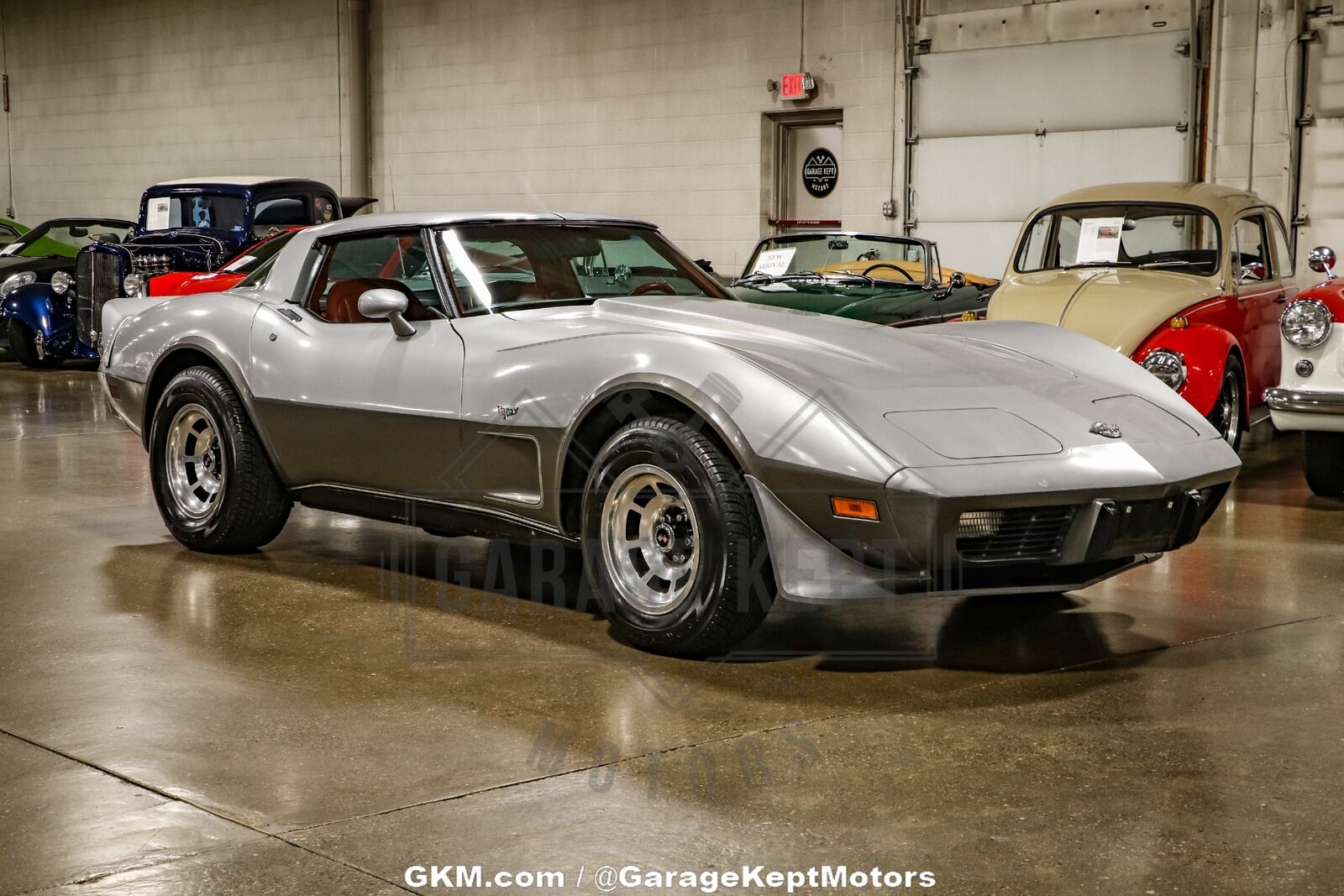 Chevrolet-Corvette-Coupe-1978-Silver-Red-51063-11