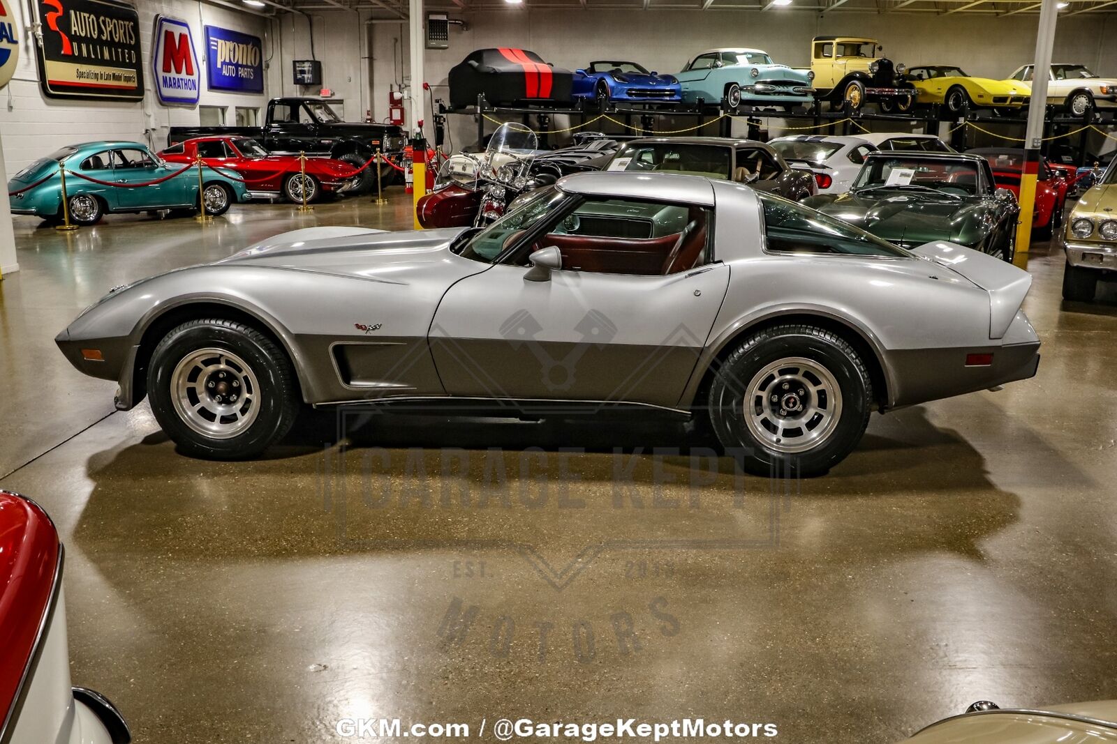 Chevrolet-Corvette-Coupe-1978-Silver-Red-51063-4