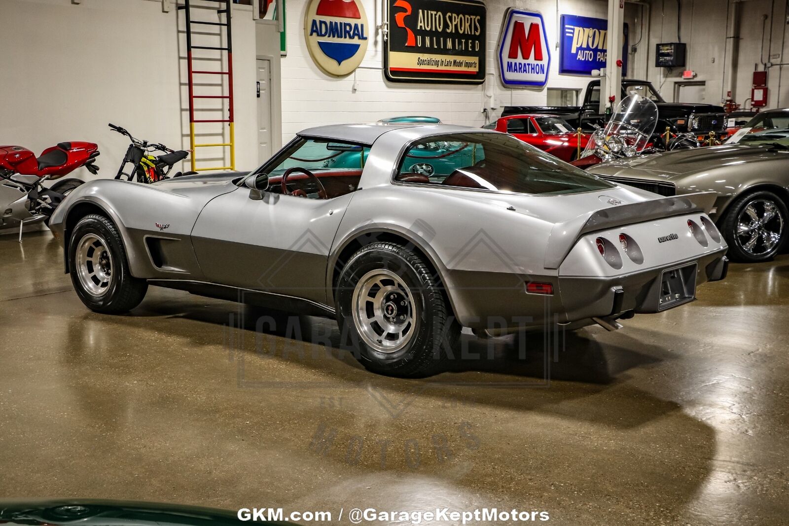 Chevrolet-Corvette-Coupe-1978-Silver-Red-51063-5