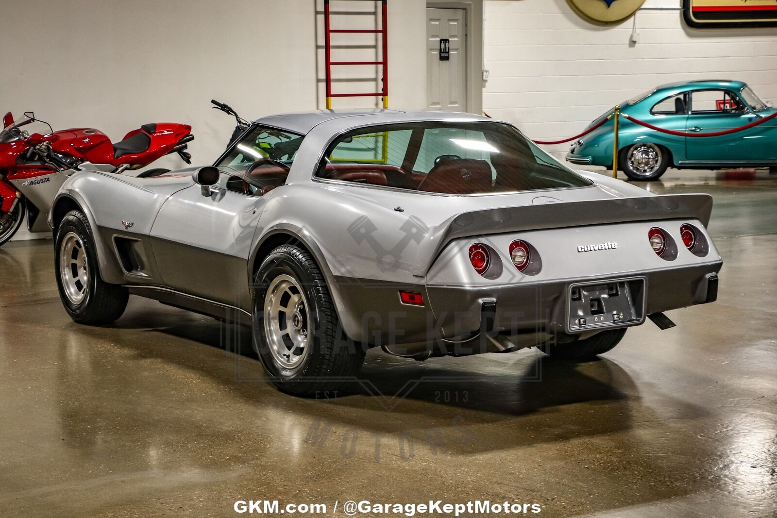 Chevrolet-Corvette-Coupe-1978-Silver-Red-51063-6