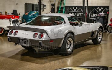 Chevrolet-Corvette-Coupe-1978-Silver-Red-51063-7