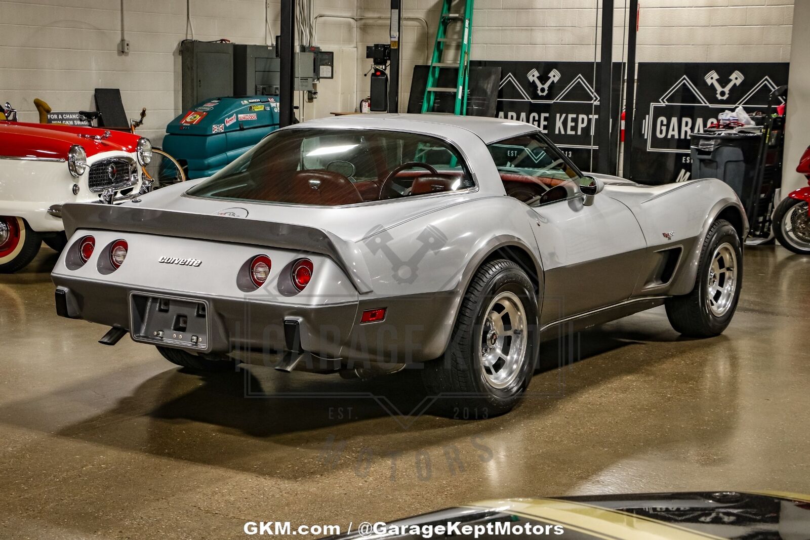 Chevrolet-Corvette-Coupe-1978-Silver-Red-51063-7