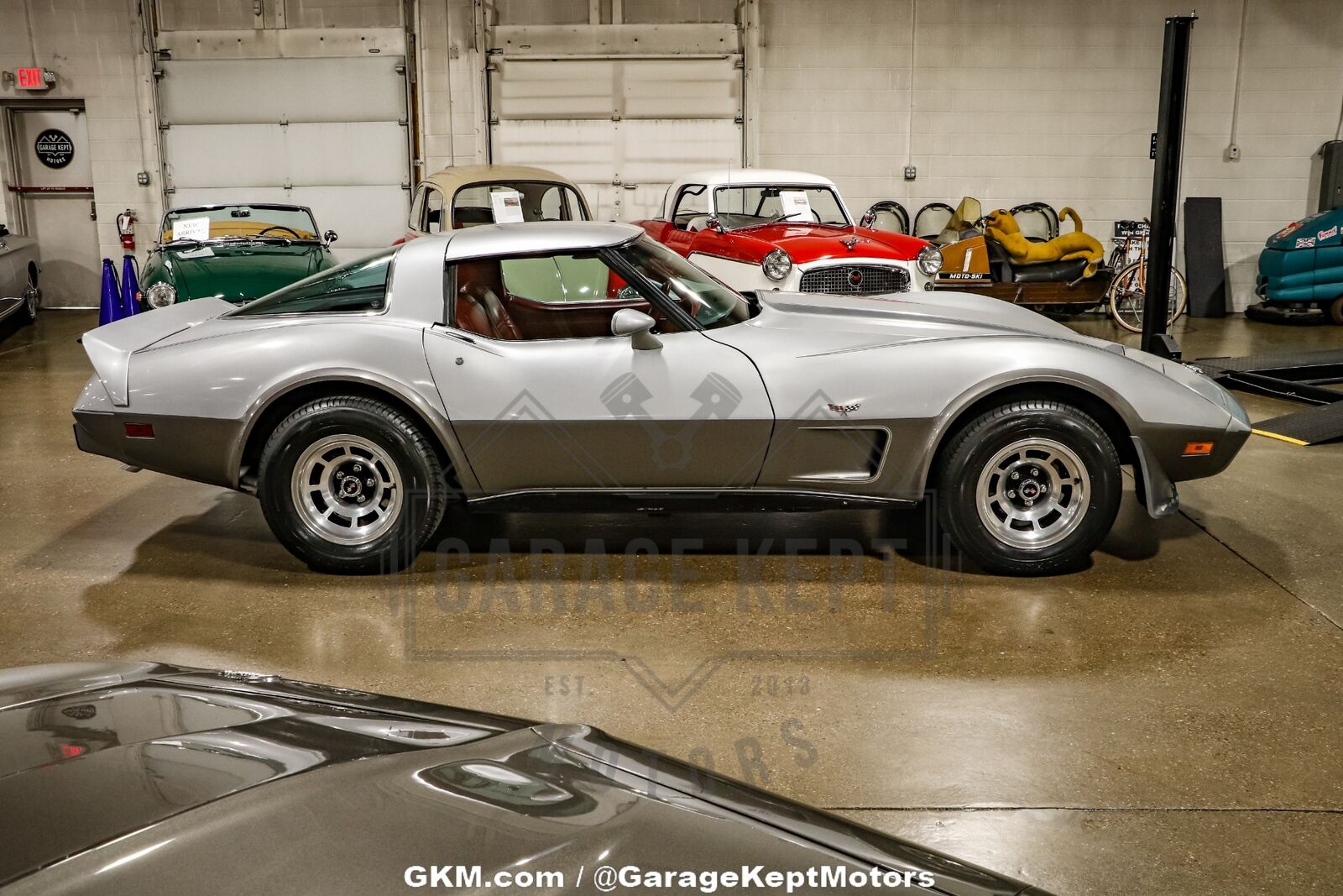 Chevrolet-Corvette-Coupe-1978-Silver-Red-51063-9