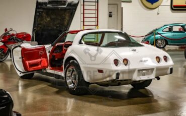 Chevrolet-Corvette-Coupe-1978-White-Red-81510-2