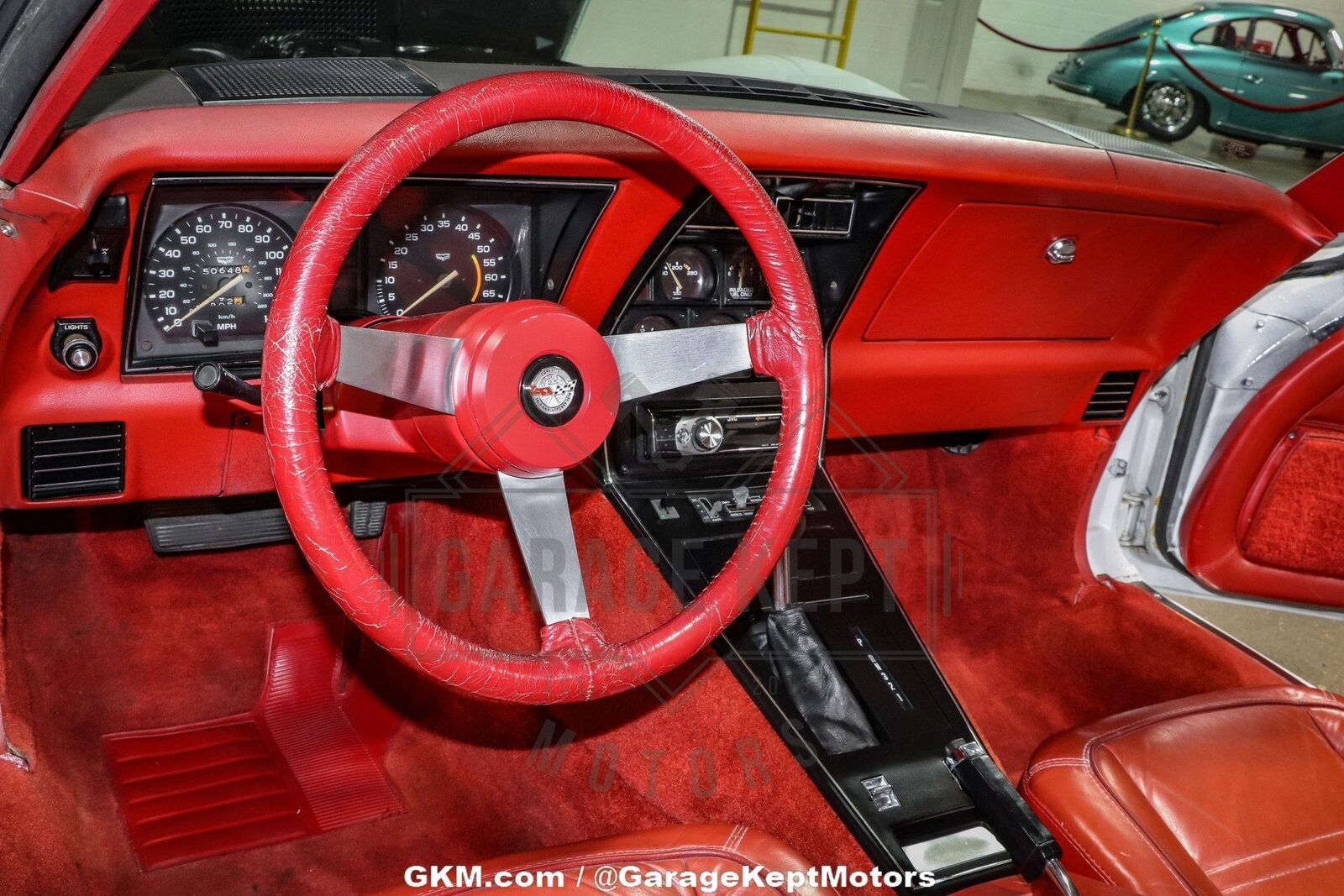 Chevrolet-Corvette-Coupe-1978-White-Red-81510-3