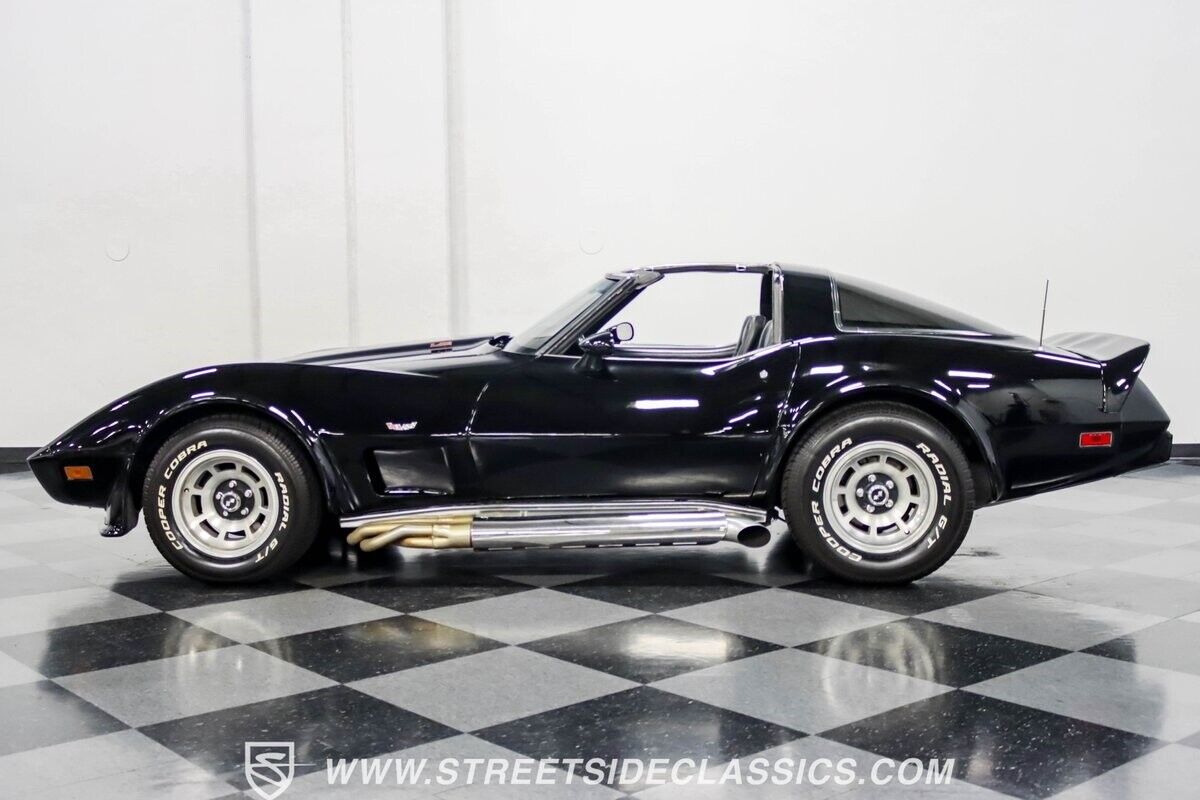 Chevrolet-Corvette-Coupe-1979-Black-Black-102182-2