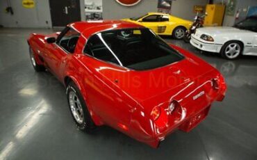 Chevrolet-Corvette-Coupe-1979-Red-Black-52263-8