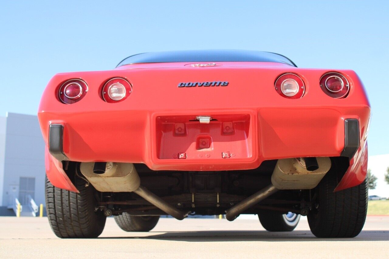 Chevrolet-Corvette-Coupe-1979-Red-Black-58604-8