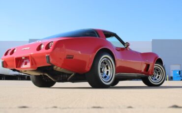 Chevrolet-Corvette-Coupe-1979-Red-Black-58604-9