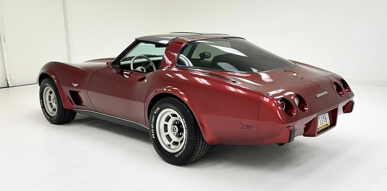 Chevrolet-Corvette-Coupe-1979-Red-Oyster-57322-3