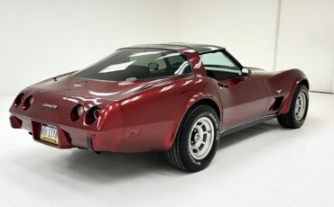 Chevrolet-Corvette-Coupe-1979-Red-Oyster-57322-5