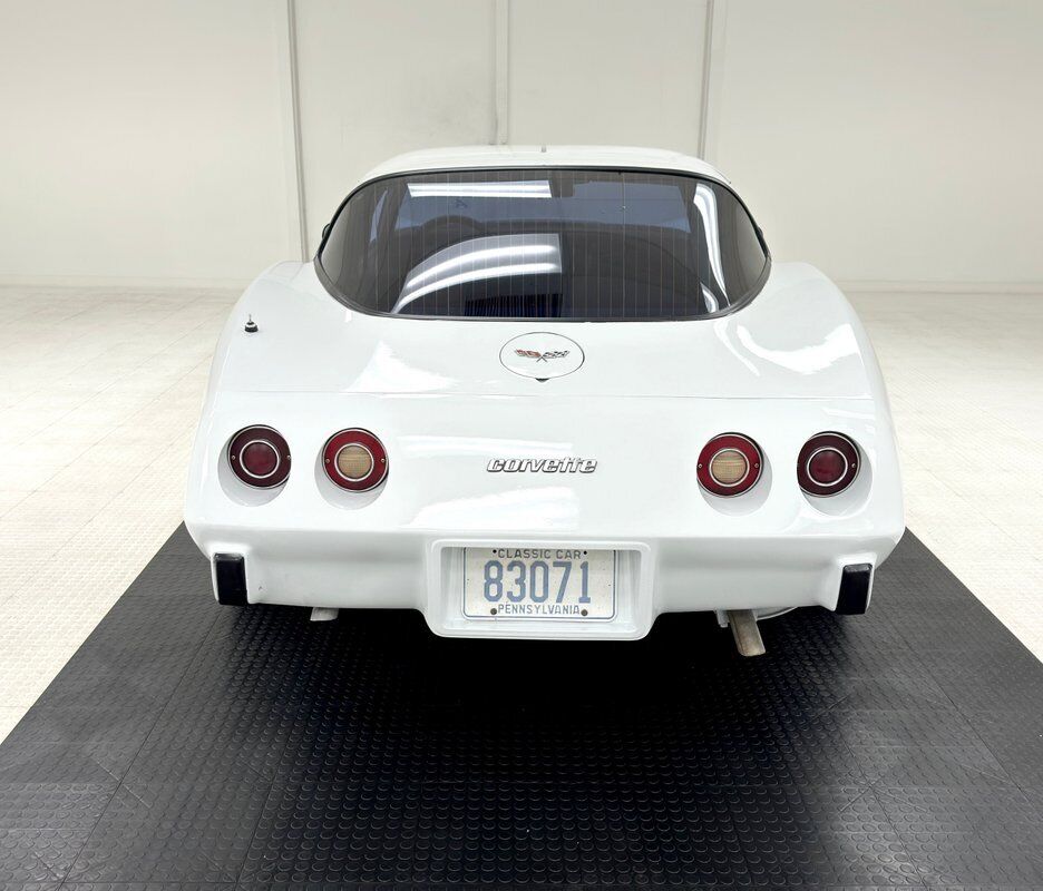 Chevrolet-Corvette-Coupe-1979-White-Red-102010-3