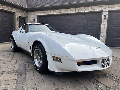 Chevrolet-Corvette-Coupe-1980-White-64478-2