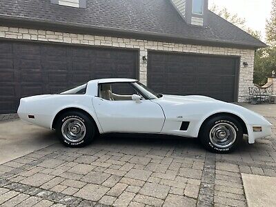 Chevrolet-Corvette-Coupe-1980-White-64478-3