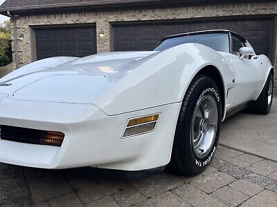 Chevrolet-Corvette-Coupe-1980-White-64478-8